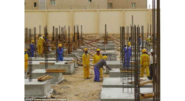قطر،  ہیومن رائٹس ، دھوپ میں کام لینے پر مزدور مر رہے ہیں
