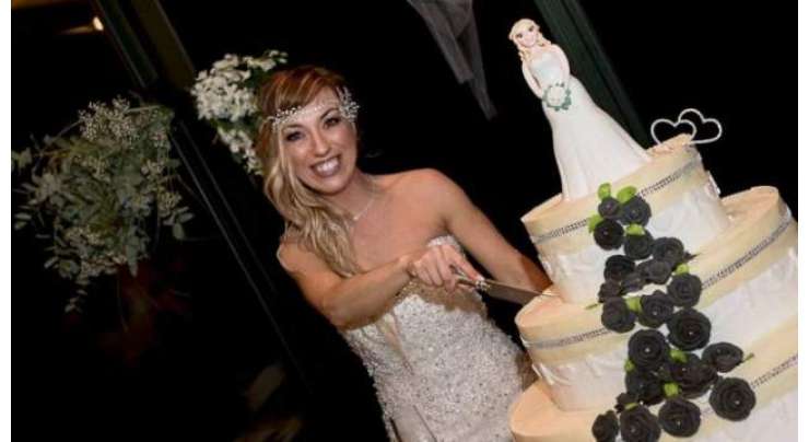 خوابوں کا شہزادہ نہ ملنے پر اطالوی خاتون نے خود سے شادی کر لی