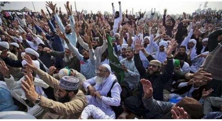 فیض آباد میں مذہبی جماعتوں کے دھرنے میں دہشتگردی کا منصوبہ ناکام ؛ مشکوک شخص  دو کلو بارودی مواد سمیت گرفتار