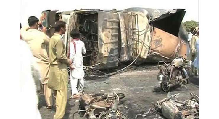 آئل ٹینکر حادثہ: قومی شاہراہ پر ڈائیورژن بنا دیا گیا