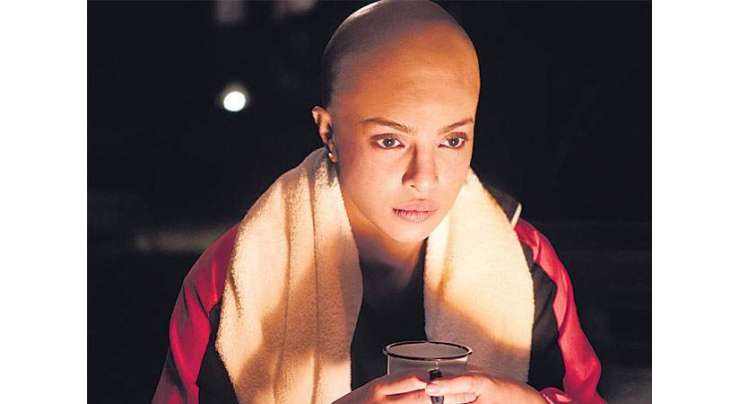 بالی ووڈ کی نامور اداکارائیں جنہوں نے کردار میں حقیقت کا رنگ بھرنے کیلئے خوبصورت بالوں کی بھی قربانی دیدی