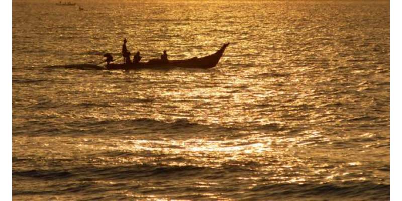 کراچی :منوڑہ کے قریب ماہی گیروں کی لانچ ڈوبنے کے نتیجے میں 3 افراد جاں ..