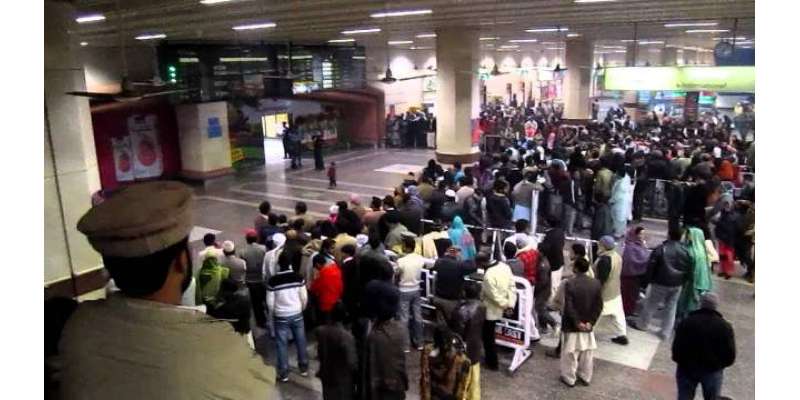 ملتان ایئرپورٹ پر کسٹم حکام نے دبئی سے آنیوالے مسافروں سے 89 موبائل ..