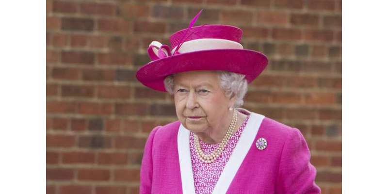 ملکہ برطانیہ اپنے ہی گارڈ کی گولی سے بال بال بچ گئیں