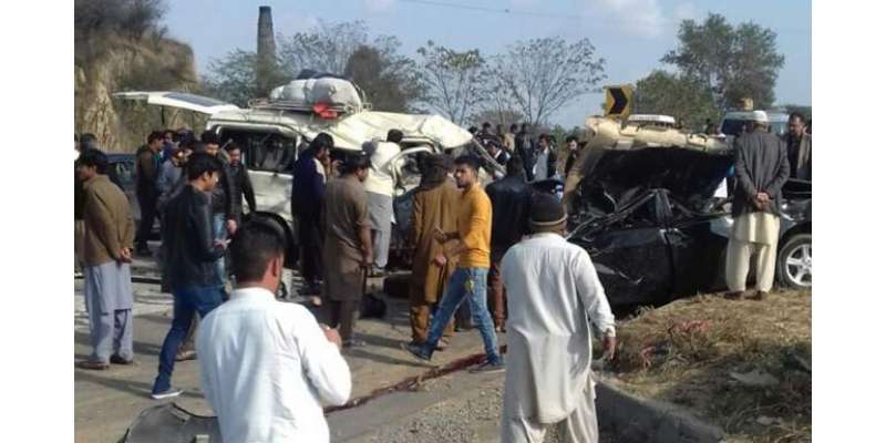 جہلم: کار اور وین میں تصادم ، 13افراد جاں بحق