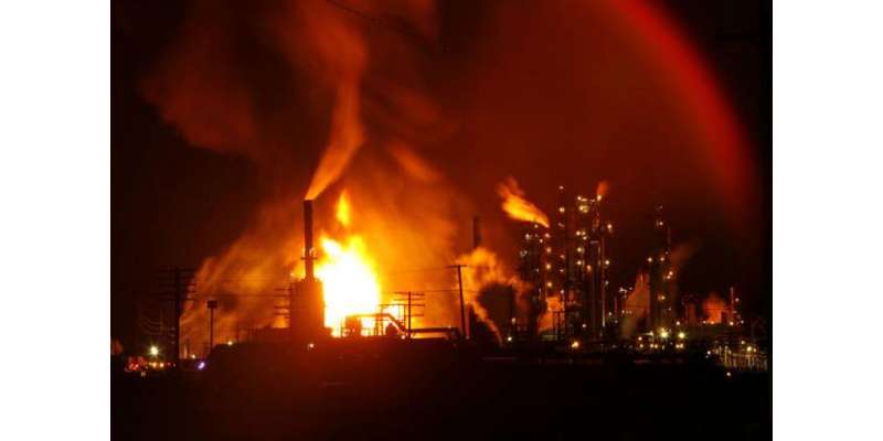 ابوظبی، متحدہ عرب امارات میں آئل ریفائنری میں آگ لگ گئی