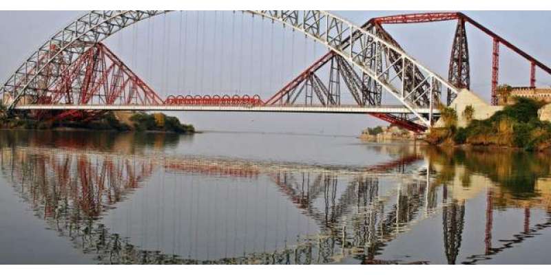 سیلفی لیتے ہوئے دریائے سندھ میں گر کر لاپتہ ہونے والا نوجوان آصف گھر ..
