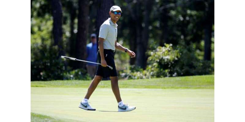اوباما نے چھٹیوں کے پہلے دن گالف کھیلی،مطمئن نظرآئے