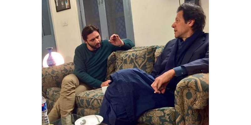 پشاور میں منعقدہ تقریب میں عمران خان کے شاہد آفریدی پر طنزیہ جملوں ..