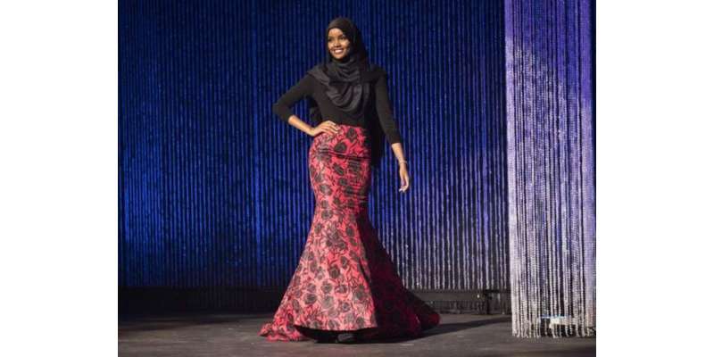 نیو یارک فیشن شو میں صومالی نژاد امریکی ماڈل نے حجاب پہن کر ریمپ پر ..