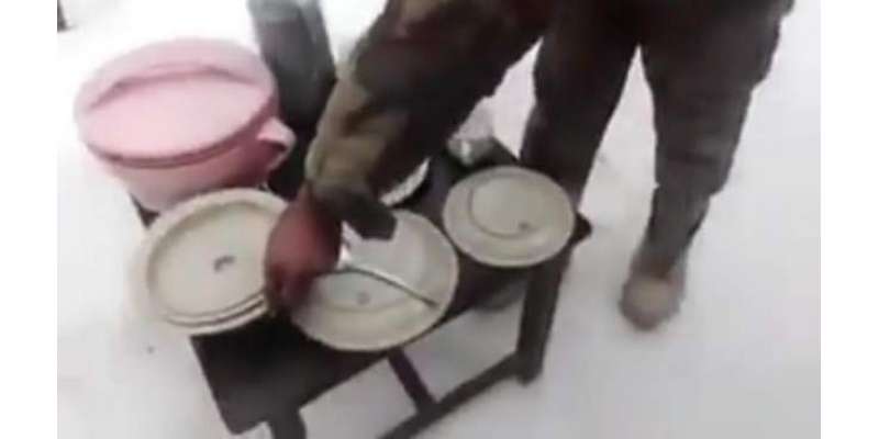 بھارتی آرمی کی ویڈیو کے جواب میں پاکستانی جوان نے اپنا کھانا دکھا دیا