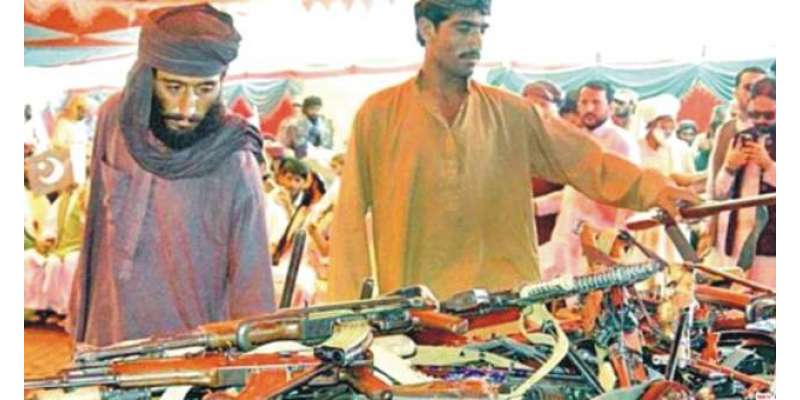 فراری کمانڈر سمیت کالعدم تنظیم کے 14 افراد نے ہتھیار ڈال دئے