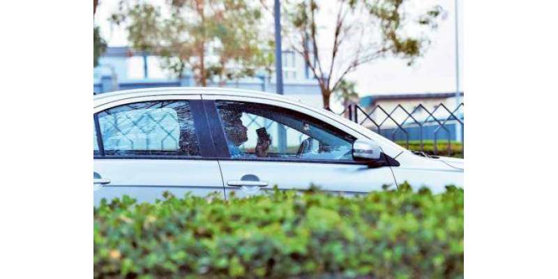 دبئی :دوران ڈرائیونگ ٹیلی فون استعمال کرنے والوں پر بھاری جرمانے عائد ..