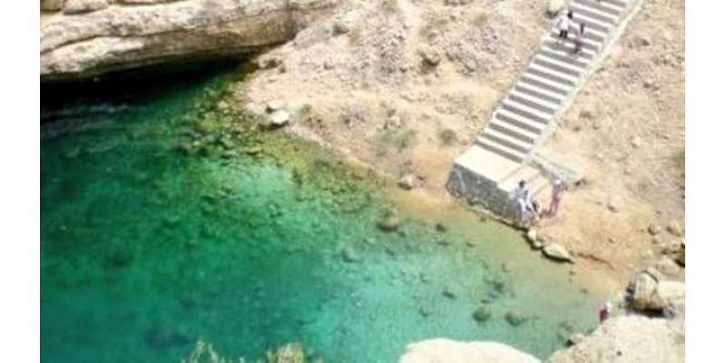 عمان:حوییات پارک کے گہر ے پانی کے تالاب میں  دو سیاحوں کو ڈوبنے سے بچالیا ..