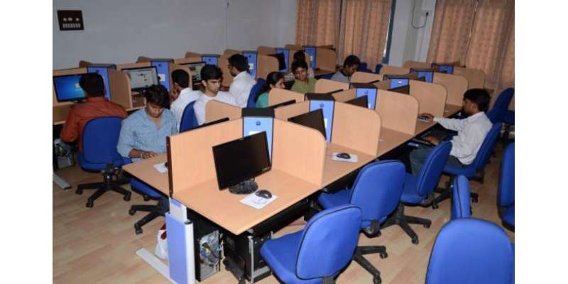 خیبر پختونخوا کے سرکاری سکولوں میں بچوں کو کمپیوٹر پروگرامنگ سکھانے ..