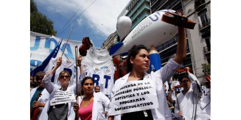 ارجنٹائن میں ہزاروں اساتذہ کا احتجاج، تنخواہوں میں اضافے کا مطالبہ