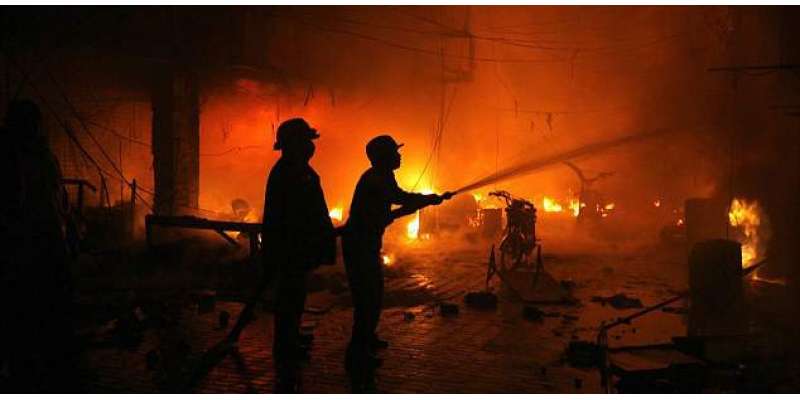 راوی روڈ پر جوتوں کے کارخانے میں آتشزدگی سے لاکھوں روپے کا سامان جل ..