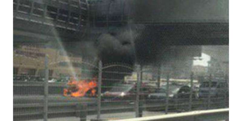 دبئی میڑو سٹیشن کے قریب گاڑی میں آتشزدگی