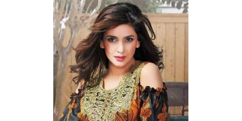 پاکستانی اداکارہ صبا قمرنے گردن پرٹیٹوز بنوا لئے