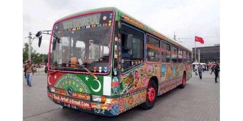 پاکستان کا 70واں یوم آزادی، لندن کی بسیں پاکستانی ثقافت کے رنگ میں ..