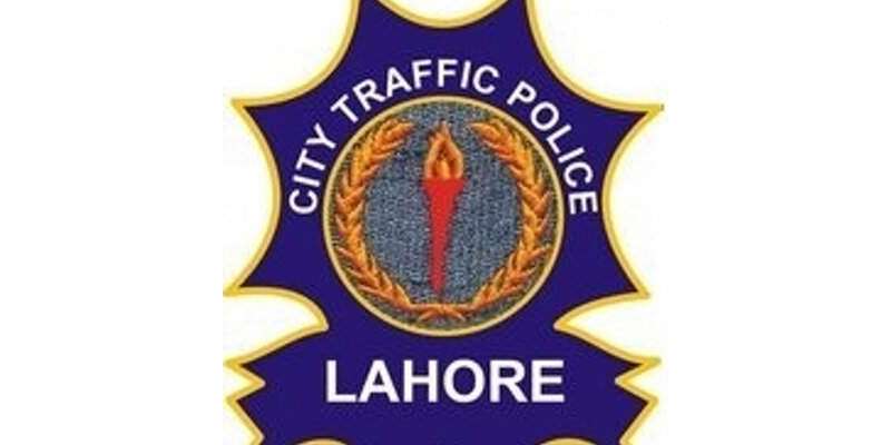 لاہور سٹی پولیس بجلی چوری کرتے رنگے ہاتھوں پکڑی گئی