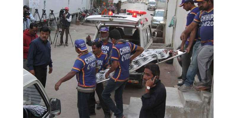 کراچی میں تیز رفتار کار اور وین میں تصادم‘ایک شخص جاں بحق ‘ خواتین ..