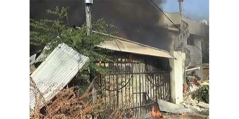 کراچی: شارع فیصل نرسری کے قریب کاسمیٹکس فیکٹری میں دھماکا