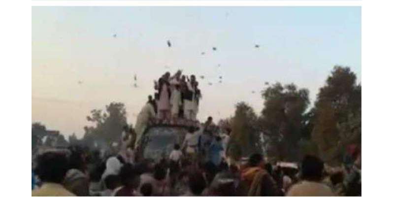 خان پور میں باراتیوں نے غیر ملکی کرنسی کے ساتھ موبائل فون کے ڈبے بھی ..