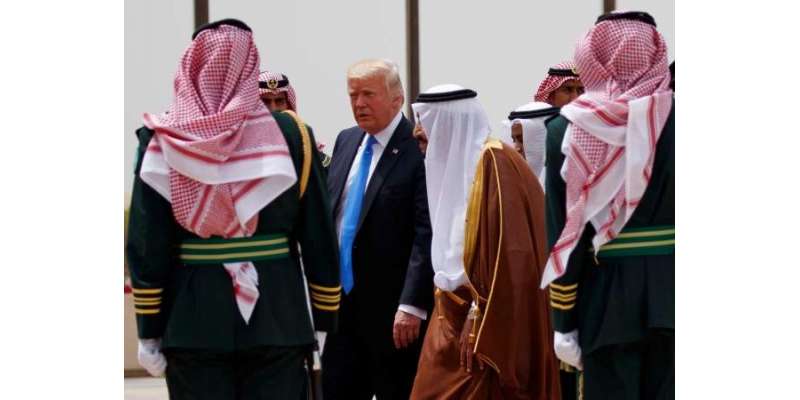 ڈونلڈ ٹرمپ دورہ سعودی عرب کے دوران سعودی ثقافت کے رنگ میں رنگ گئے