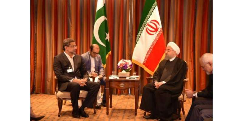 وزیراعظم شاہد خاقان عباسی کی ایرانی صدر محمد حسن روحانی سے ملاقات