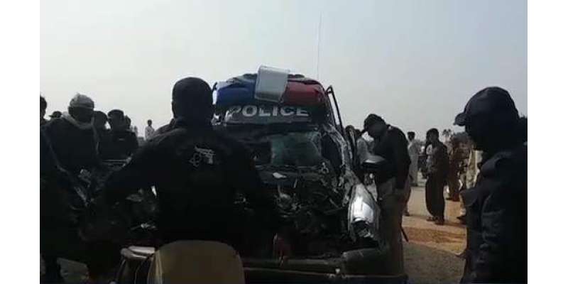 چیف جسٹس سندھ ہائیکورٹ کےپروٹوکول میں شامل پولیس موبائل اوربس میں ..