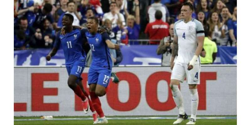 دوستانہ فٹبال میچ ، فرانس نے برطانیہ کو دو کے مقابلے میں تین گول سے ..