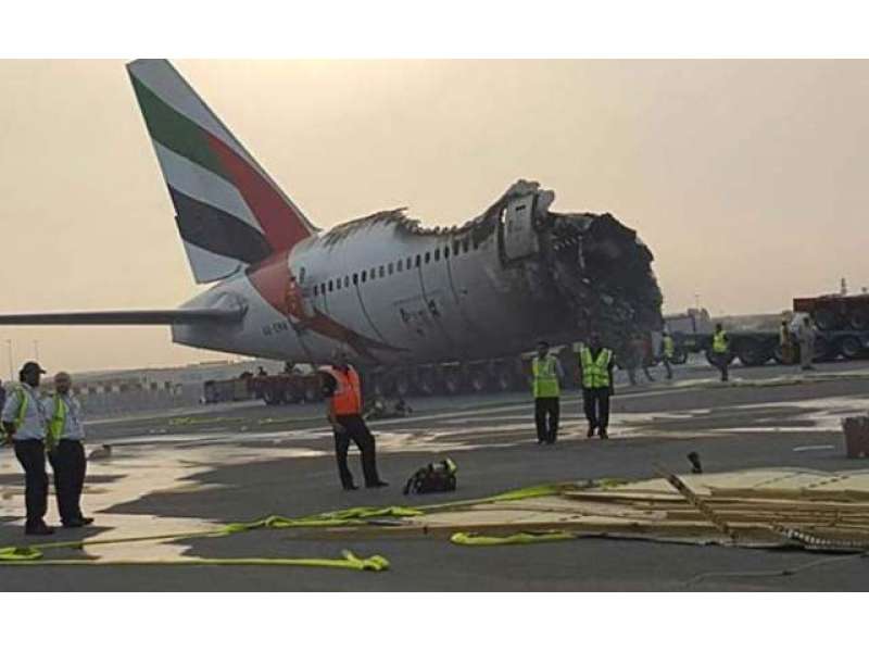 Дубай крушение. Крушение Боинг 777 Эмирейтс. Авария Боинг 777 в Дубае. Боинг 777 Эмирейтс авария. Авиакатастрофы Боинг 777 в Дубае.