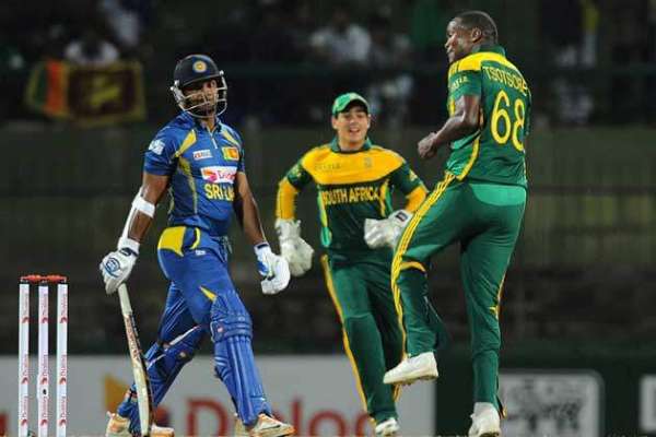 سری لنکا نے جنوبی افریقہ کو واحد ٹی ٹونٹی انٹرنیشنل میچ میں دلچسپ مقابلے کے بعد 3 وکٹوں سے ہرا کر سیریز جیت لی،