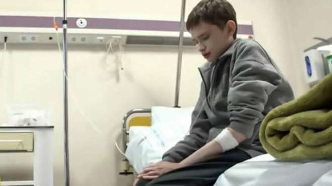 انوکھی بیماری کے باعث 25 سالہ شخص دیکھنے میں  12 سالہ لڑکا لگتا ہے