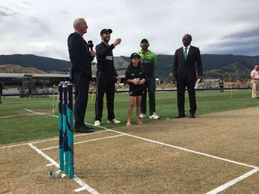 پانچواں ایک روزہ میچ، نیوزی لینڈ کا پاکستان کیخلاف ٹاس جیت کر پہلے بلے بازی کا فیصلہ