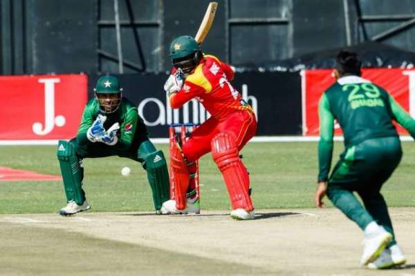 پاکستان نے زمبابوے کے ایک روزہ میچز کی سیریز کے پہلے میچ میں 201 رنز سے شکست دے دی