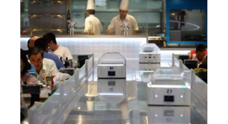 چینی ریستوران میں روبوٹس نے ویٹروں کی جگہ سنبھال لی