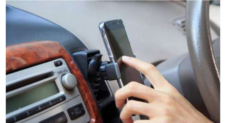 عمان ، گاڑیوں میں موبائل فون ہولڈرز پر پابندی عائد کر دی گئی
