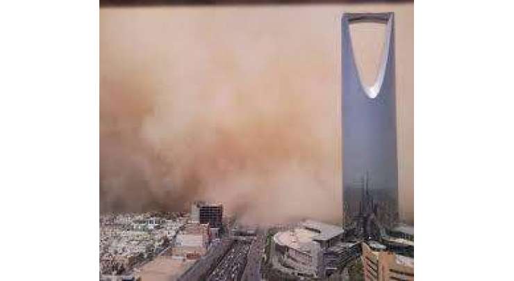 سعودی عرب میں ریت کا طوفان اٴْمڈ آیا،نظامِ زندگی درہم برہم،لوگوں کو احتیاط کی ہدایت