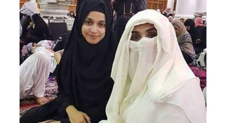 عمران خان کی اہلیہ بشری بی بی کی پاکستانی اداکارہ کے ساتھ لی گئی تصویر سوشل میڈیا پو وائرل ہو گئی