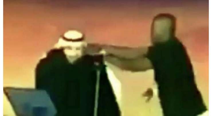 طائف: سعودی خاتون دورانِ پرفارمنس مرد گلوکار سے  بغل گیر ہو گئی