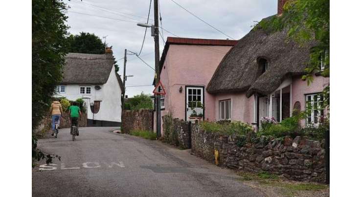 برطانوی گاؤں  ہر سال دو سینٹی میٹر اونچا ہو رہا ہے، کوئی اس کی وجہ نہیں جانتا