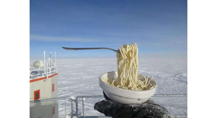 دنیا کے سرد ترین مقام پر کھانا بنانے کا تجربہ۔ بظاہر فوٹو شاپ نظر آنے والی یہ تصاویر بالکل حقیقی ہیں