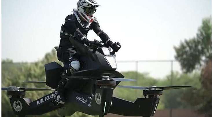 دوبئی پولیس   کے افسران نے 2 کروڑ روپے مالیت کی فلائنگ موٹر بائیک  چلانے کی تربیت لینی شروع کر دی