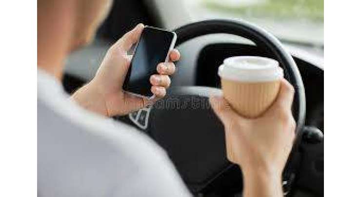 سعود ی ٹریفک اتھارٹی نے دوران ڈرائیونگ موبائل فون استعمال کرنے والوں کی خلاف گھیرا تنگ کر دیا