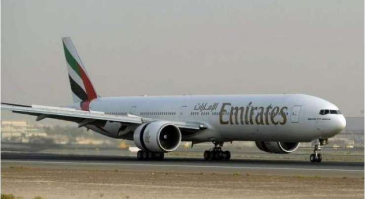 یوگنڈا میں اینٹیبی ائیرپورٹ پرامارتی ائیر لائن کا کارکن جہاز سے گر گیا