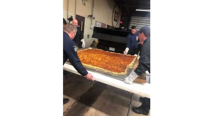 مشی گن کے ایک پیزا بنانے والے شخص نے سب سے بڑا پیزا بنانے کا ریکارڈ توڑ دیا