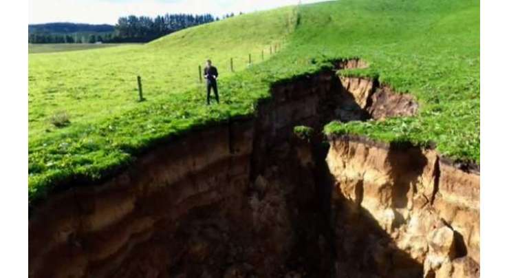 نیوزی لینڈ میں بننے والے گڑھے کے  نیچے موجود ساٹھ ہزار سال پرانا آتش فشاں سامنے آ گیا