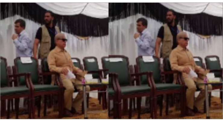 شہباز شریف کی چنیوٹ میں اسٹیج پر اکیلے بیٹھے تصویر پر ن لیگی رہنما نے انوکھی منطق پیش کر دی
